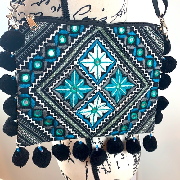 Handmade Moroccan Flower Embroidered Bag - Picture 3 of 7